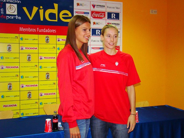 Presentación das novas xogadoras do Celta Anna e Vucurovic en VIDE. 9.09.11. 